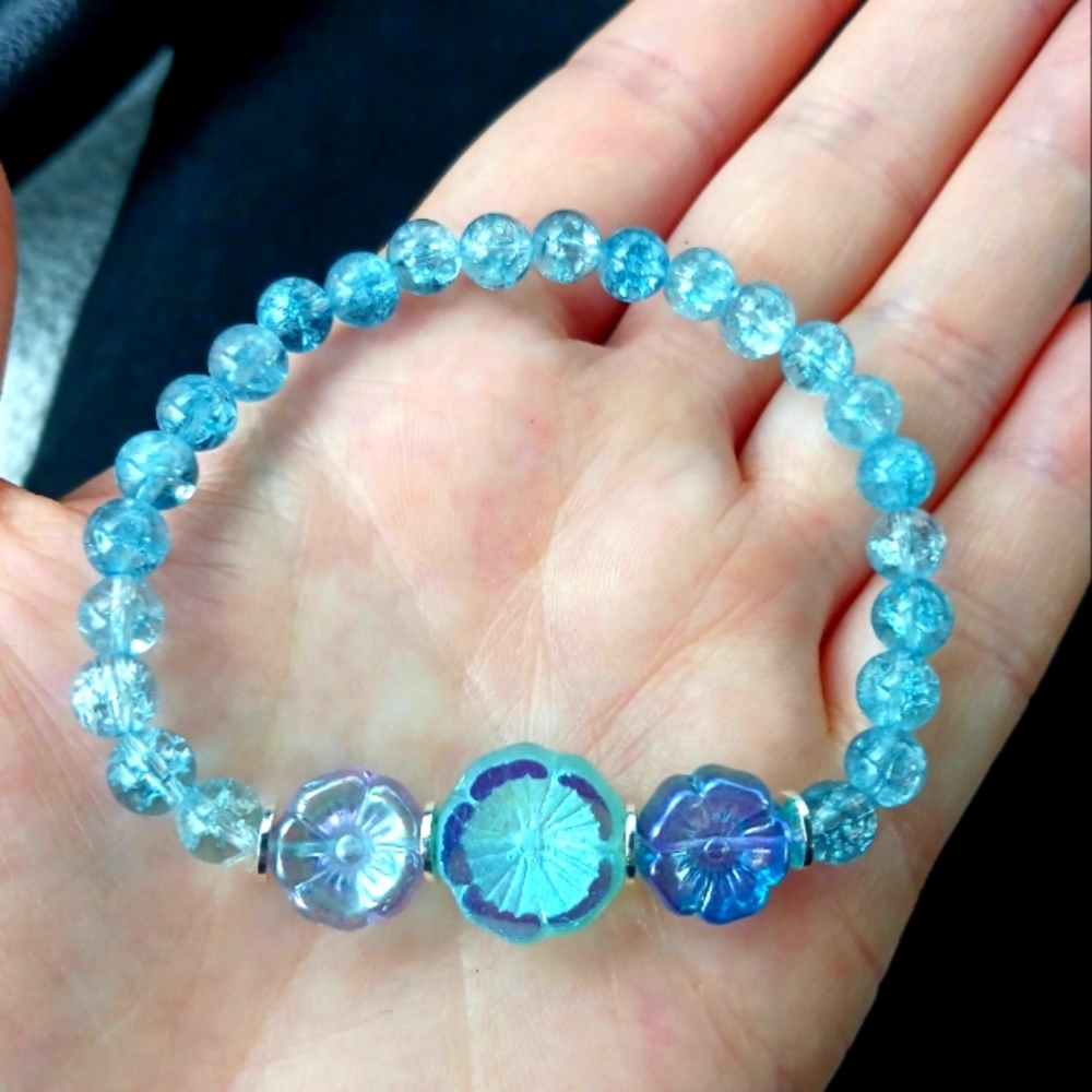 Blue crystal quartz Czech hibiscus glass flower 6mm bead stretch bracelet